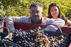 Elena y Marcos, propietarios de la Bodega Vinos Valtuille